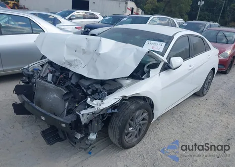 2024 Hyundai Elantra Sel z USA, uszkodzony, nr VIN KMHLM4DG8RU774336